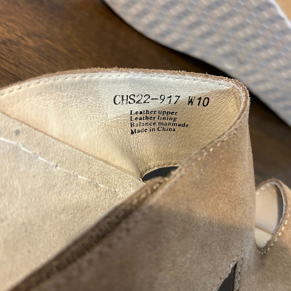 David Tate Women's Laurel Wedge Sandal Tan Suede 10 Wide New without tags or box - Picture 9 of 9